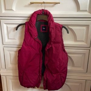 Gap Puffer Vest (Maroon), Small.